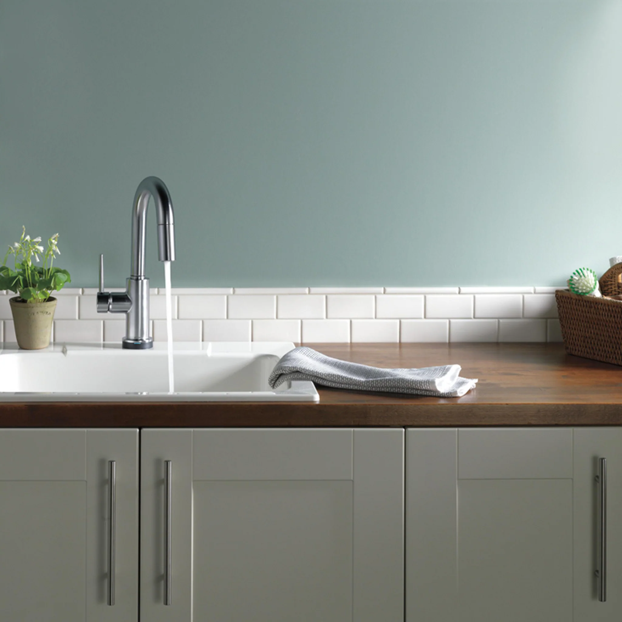 TRINSIC® SINGLE HANDLE PULL-DOWN BAR/PREP FAUCET WITH TOUCH20 TECHNOLOGY - Image 6